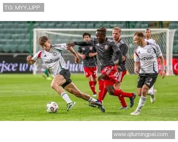 林肯城与诺兹郡的精彩对决揭示英乙联赛的激烈竞争与战术博弈