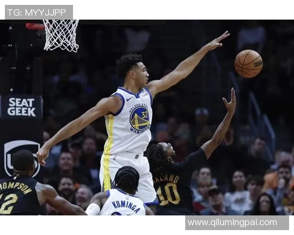 重庆篮球队逆袭之路:从低谷到巅峰的奋斗与荣耀纪实 重庆篮球队逆袭之路:从低谷到巅峰的奋斗与荣耀纪实