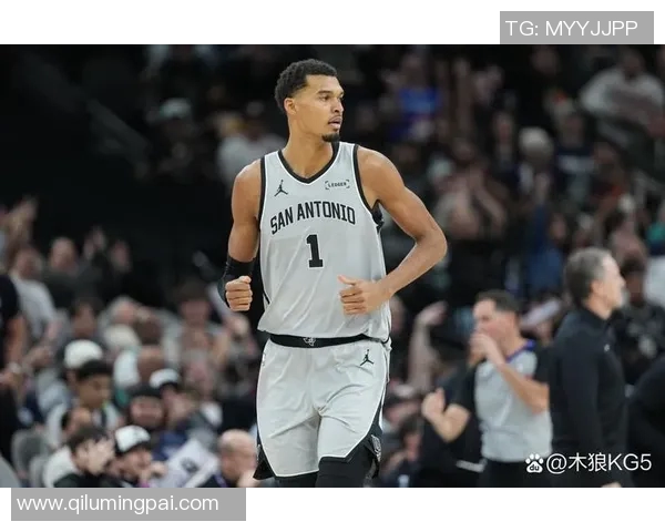 马刺与雷霆激战正酣NBA赛场精彩瞬间回顾与分析 马刺与雷霆激战正酣NBA赛场精彩瞬间回顾与分析